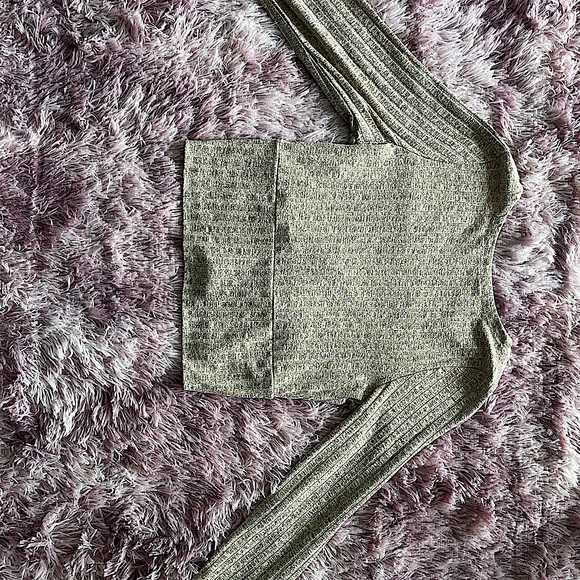 *NEW*Longsleeve V Neck Crop Top - Picture 3 of 4